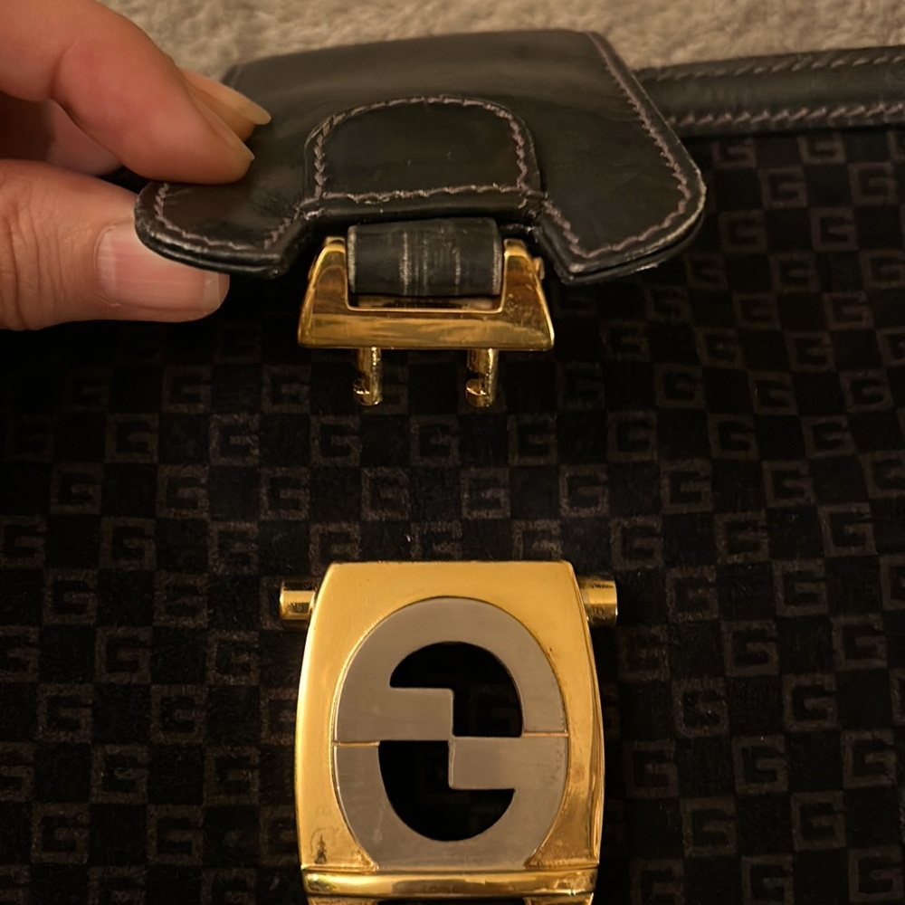 Gucci Shoulder Bag - Picture 5 of 15